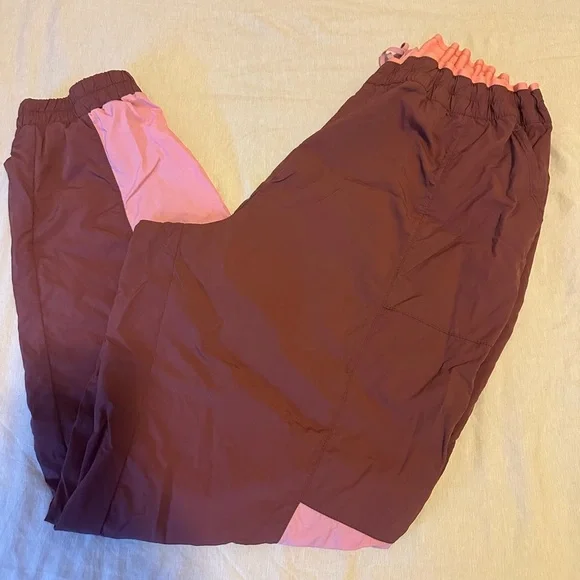 Reebok Women’s Burgundy and Pink Joggers - Picture 2 of 4